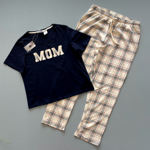 ست تیشرت شلوار راحتی برند UP2 سرمهای طرح MOM باکیفیت زنانه اصل اورجینال آلمانی دخترانه استوک چهارخونه