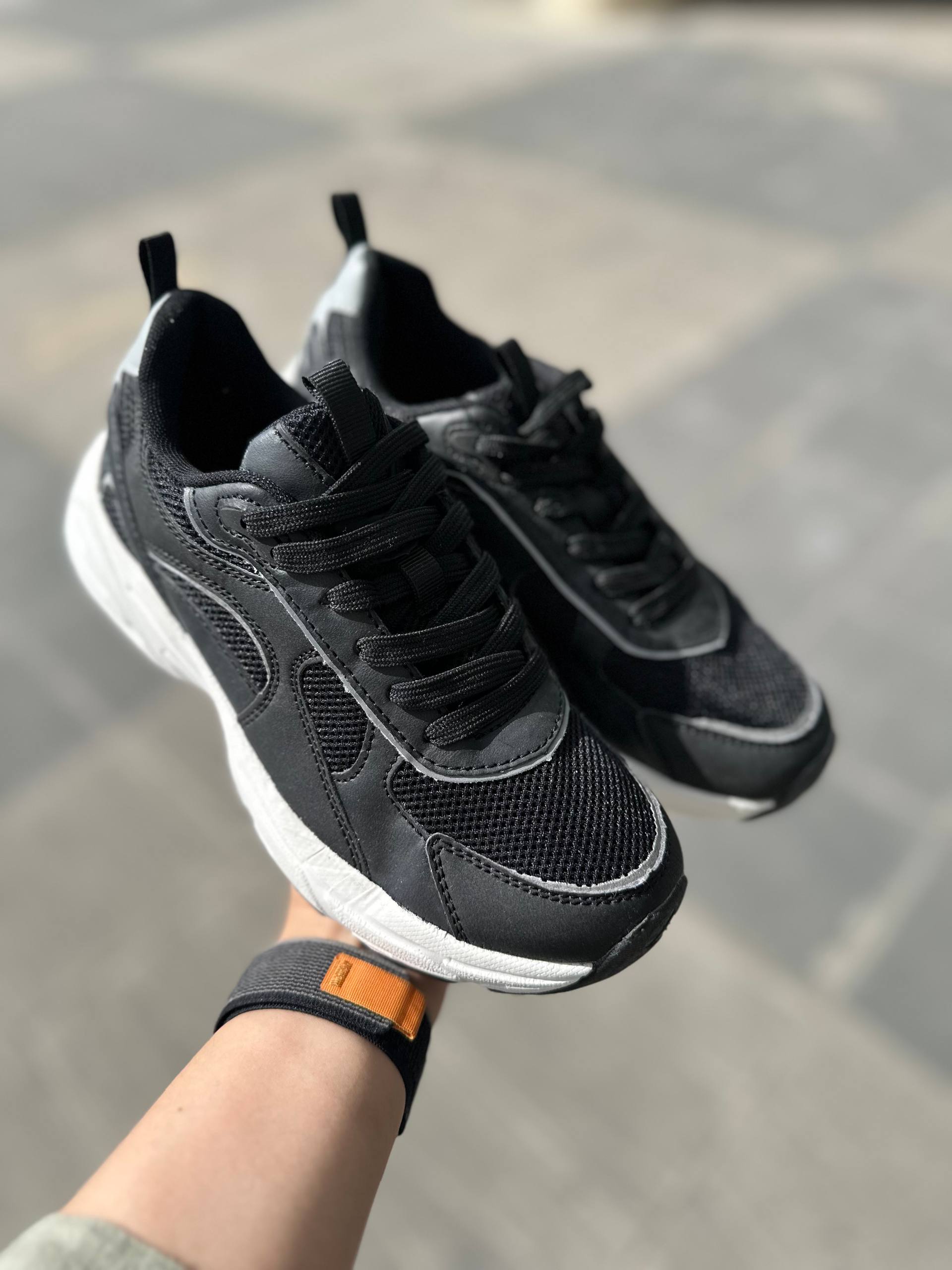کتانی برند مکس max رنگ مشکی استوک اصل اورجینال کتونی دخترانه پسرانه مردانه زنانه باشگاه ورزش زنونه