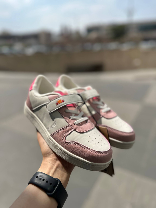 خرید کفش کتانی بچگانه دخترانه ellesse سفید صورتی استوک اورجینال ترب پی اقساطی مدرسه چرم مصنوعی کتونی